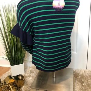 Cute Long sleeve shirt with ruffles !!🦋🌹